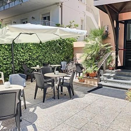 Hotel Iride Suite & Breakfast- Ideale Per Famiglie E Coppie Riccione Eksteriør billede