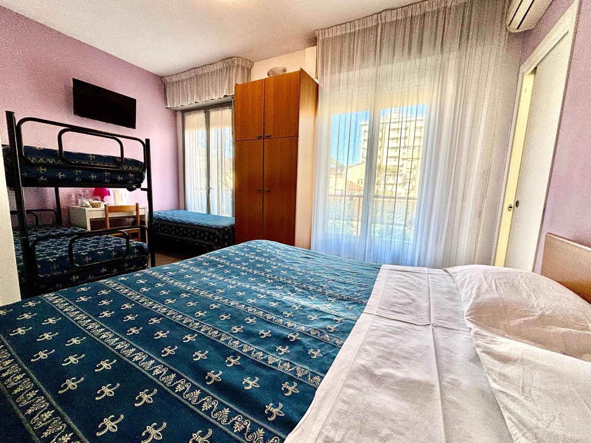 Hotel Iride Suite & Breakfast- Ideale Per Famiglie E Coppie Riccione Eksteriør billede