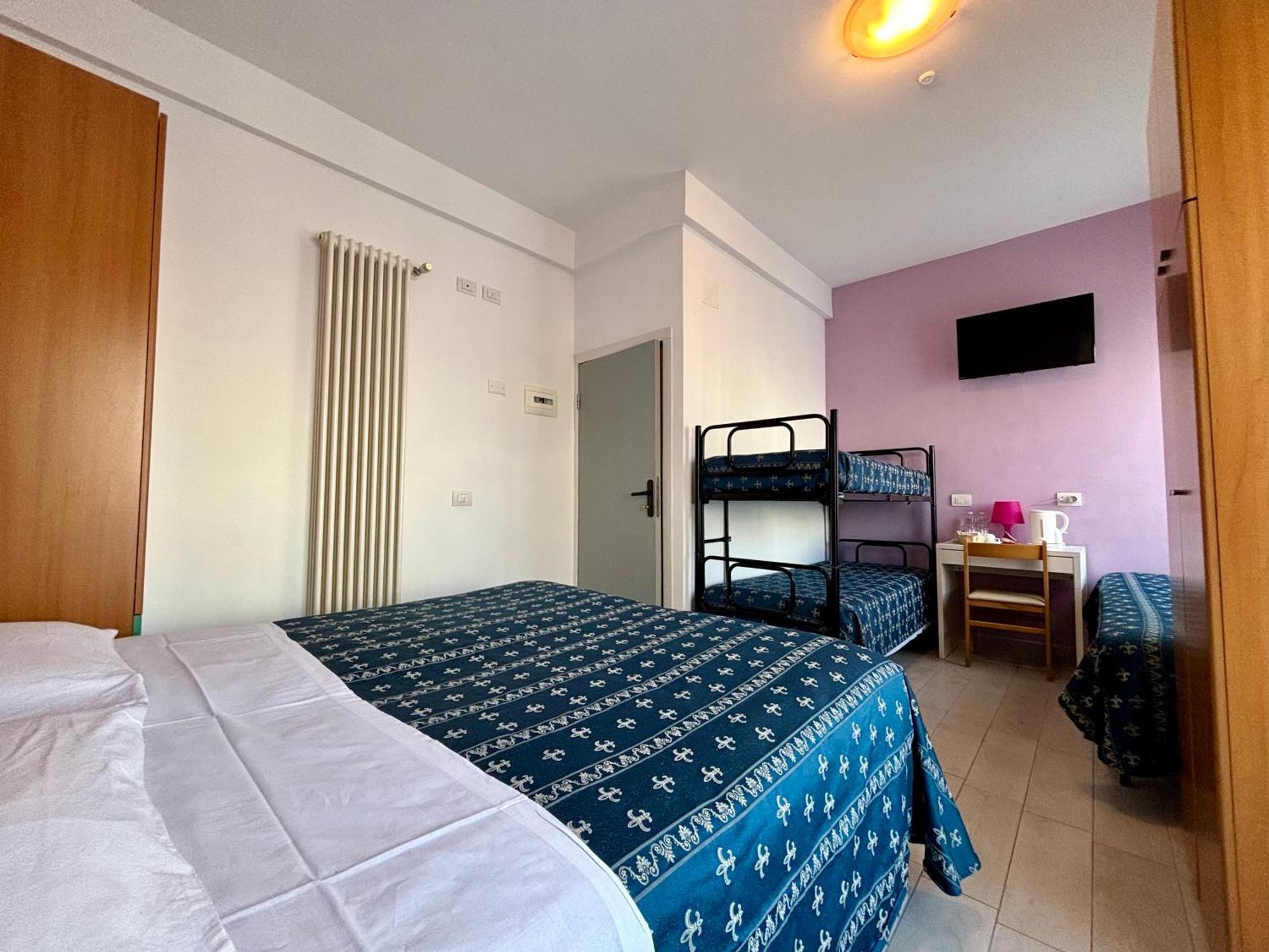Hotel Iride Suite & Breakfast- Ideale Per Famiglie E Coppie Riccione Eksteriør billede