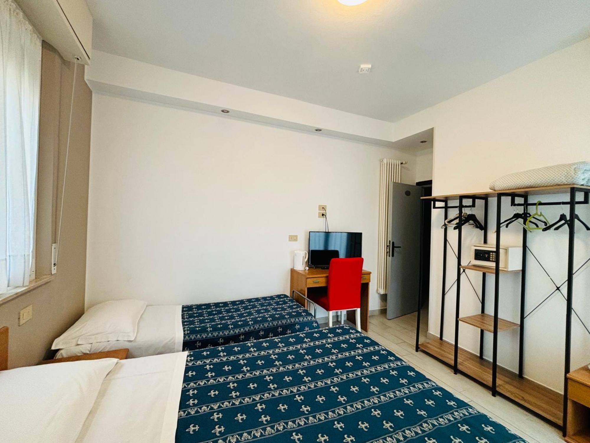 Hotel Iride Suite & Breakfast- Ideale Per Famiglie E Coppie Riccione Eksteriør billede