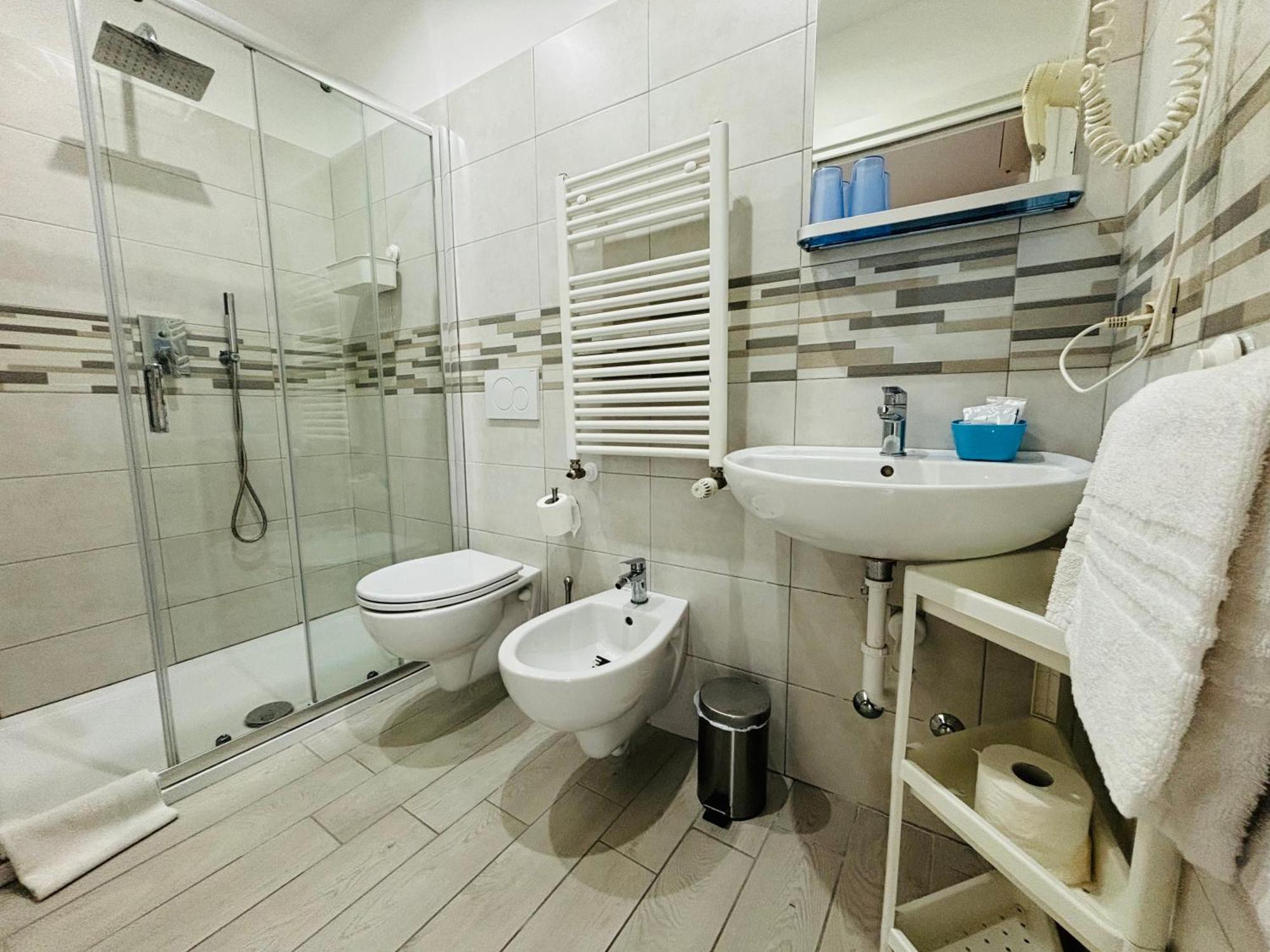 Hotel Iride Suite & Breakfast- Ideale Per Famiglie E Coppie Riccione Eksteriør billede