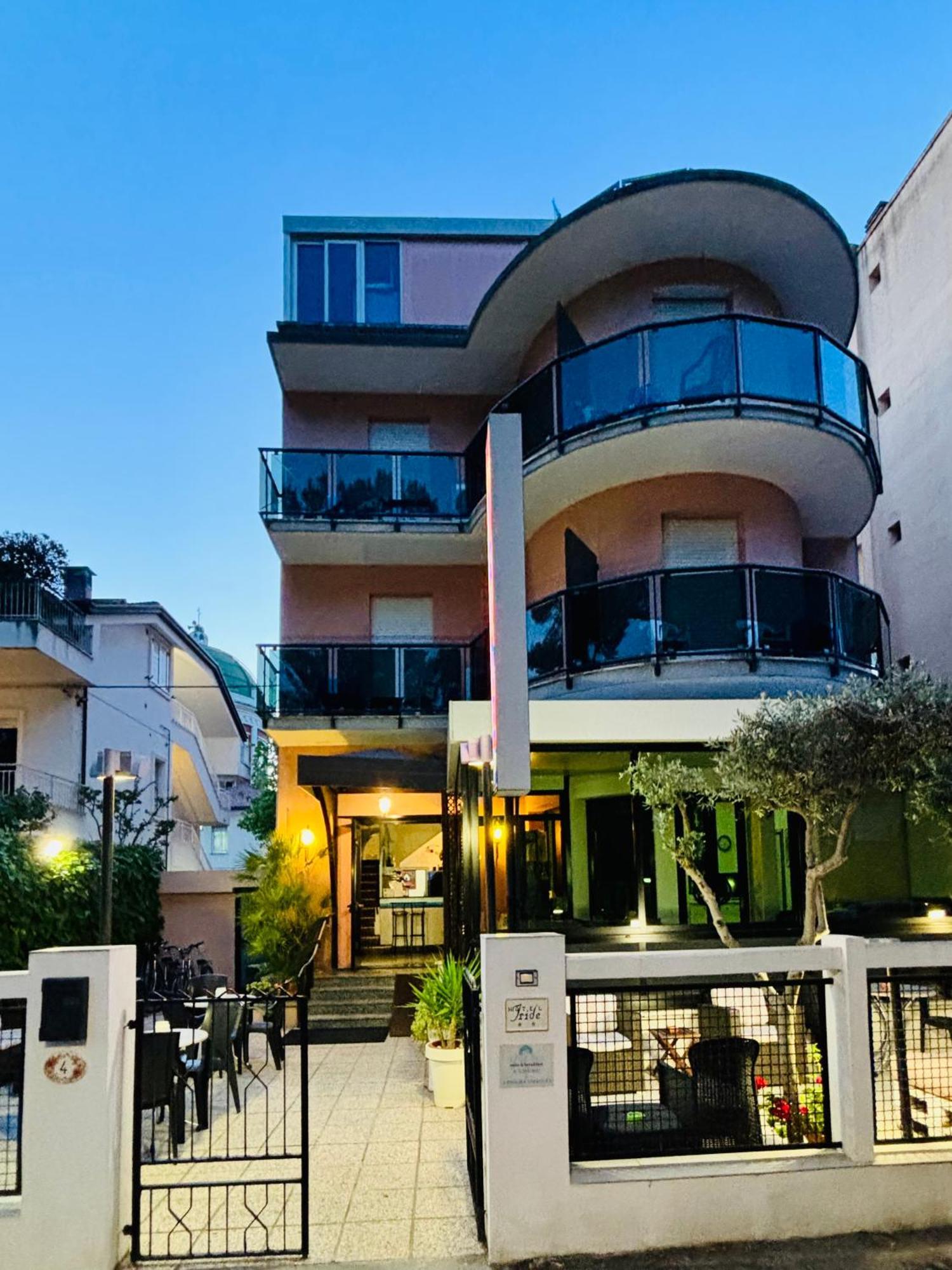 Hotel Iride Suite & Breakfast- Ideale Per Famiglie E Coppie Riccione Eksteriør billede
