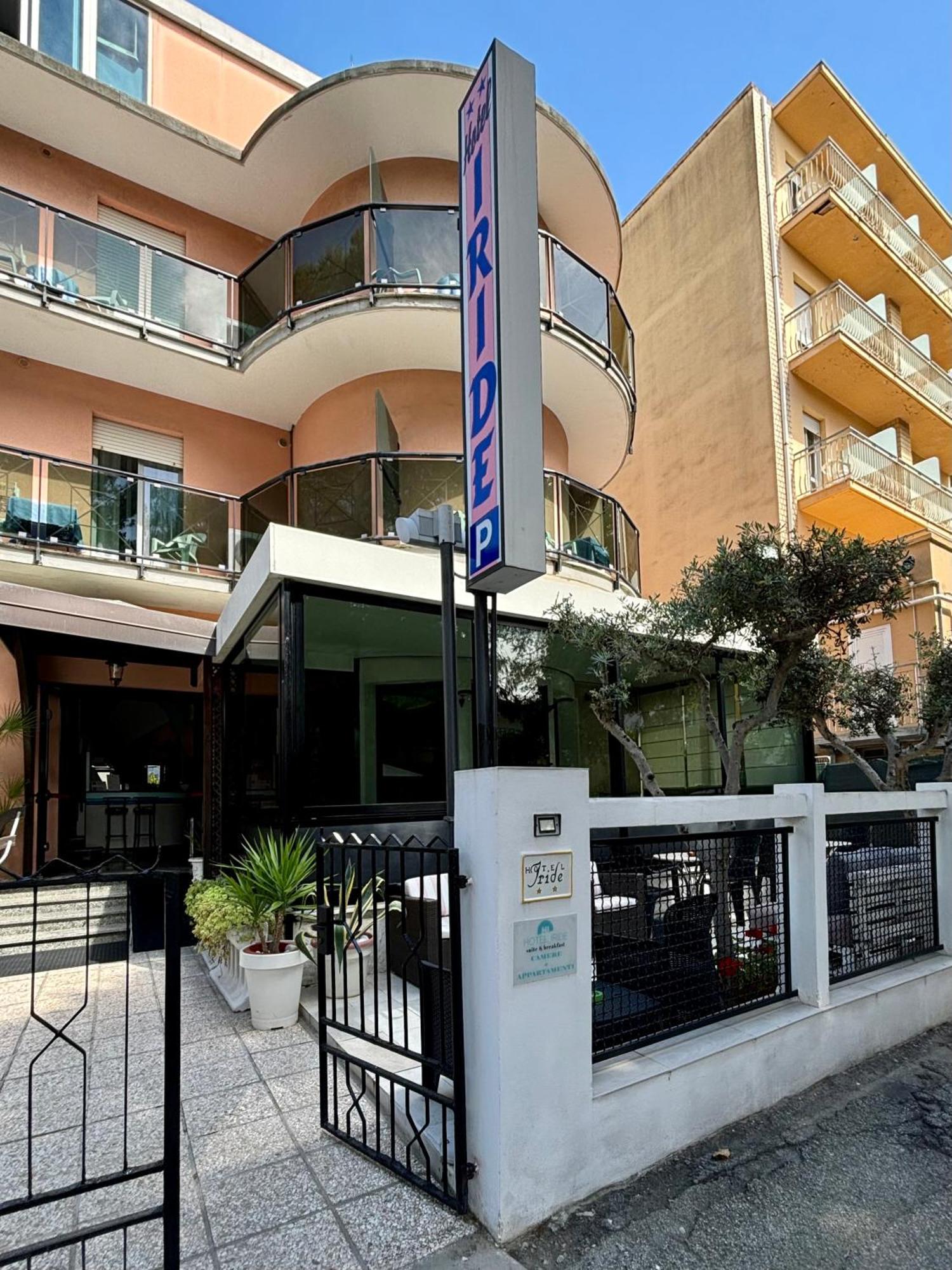 Hotel Iride Suite & Breakfast- Ideale Per Famiglie E Coppie Riccione Eksteriør billede