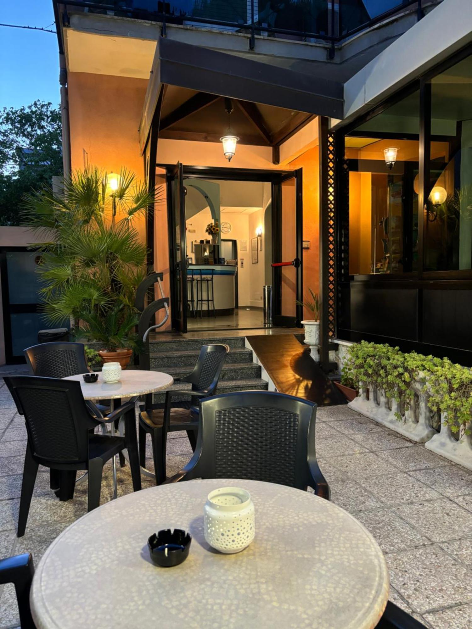Hotel Iride Suite & Breakfast- Ideale Per Famiglie E Coppie Riccione Eksteriør billede