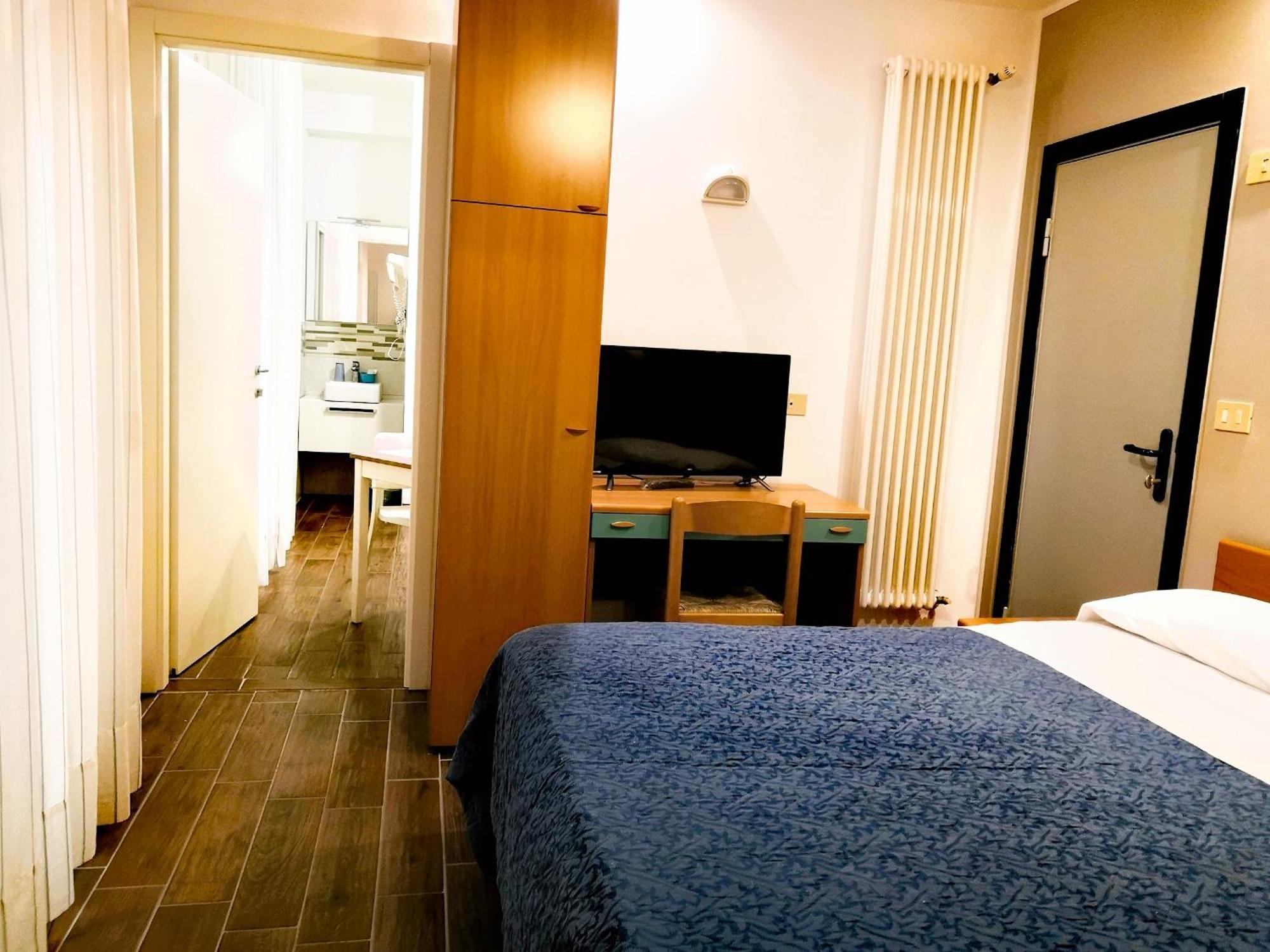 Hotel Iride Suite & Breakfast- Ideale Per Famiglie E Coppie Riccione Eksteriør billede