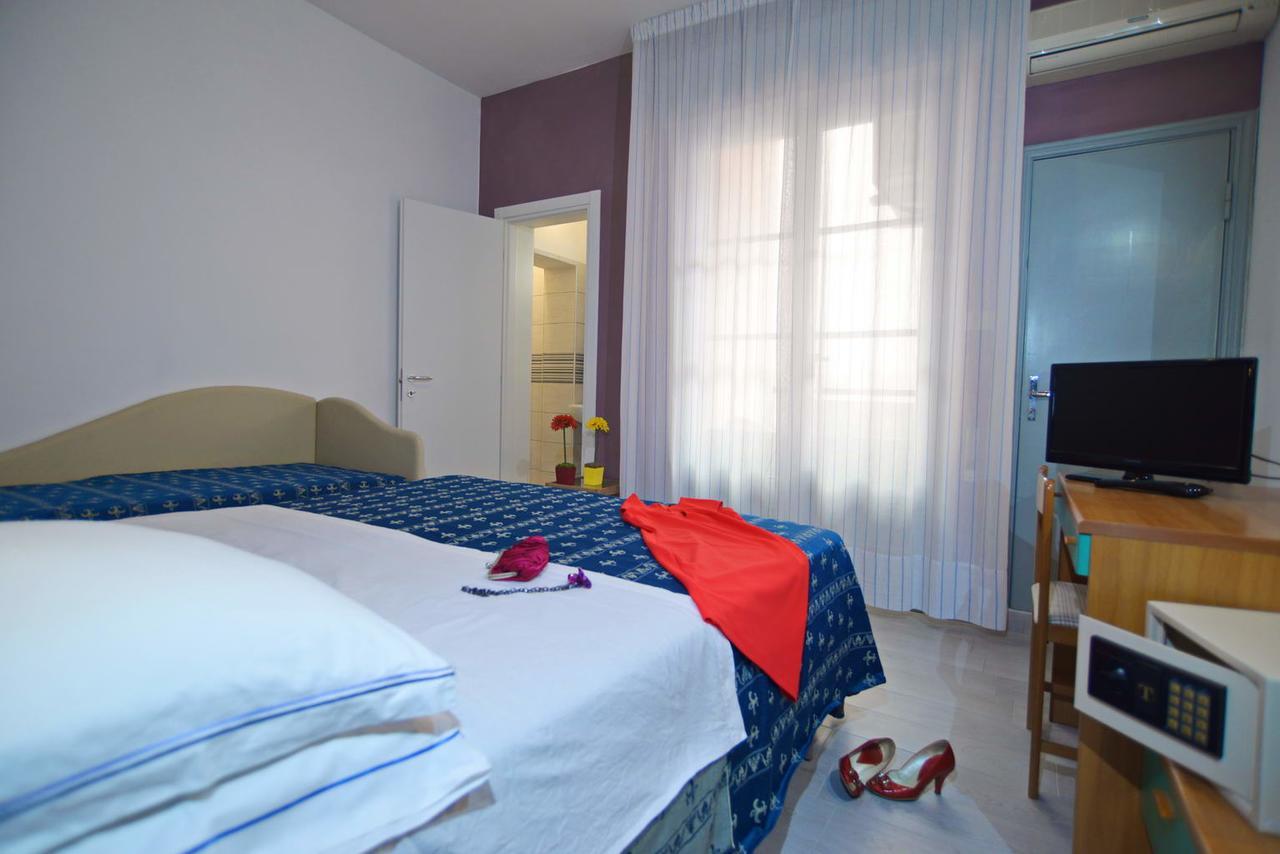 Hotel Iride Suite & Breakfast- Ideale Per Famiglie E Coppie Riccione Eksteriør billede