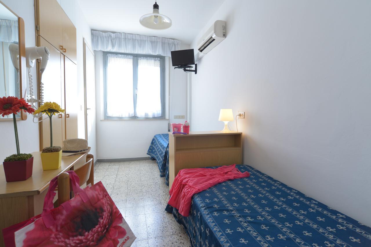 Hotel Iride Suite & Breakfast- Ideale Per Famiglie E Coppie Riccione Eksteriør billede